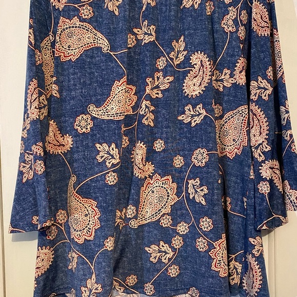 Lavish top - Picture 2 of 6